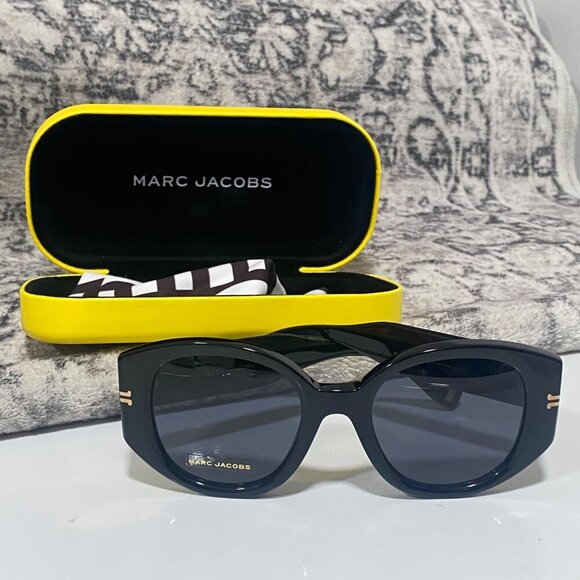 NEW Marc Jacobs Cateye Sunglasses in Black - Picture 2 of 7